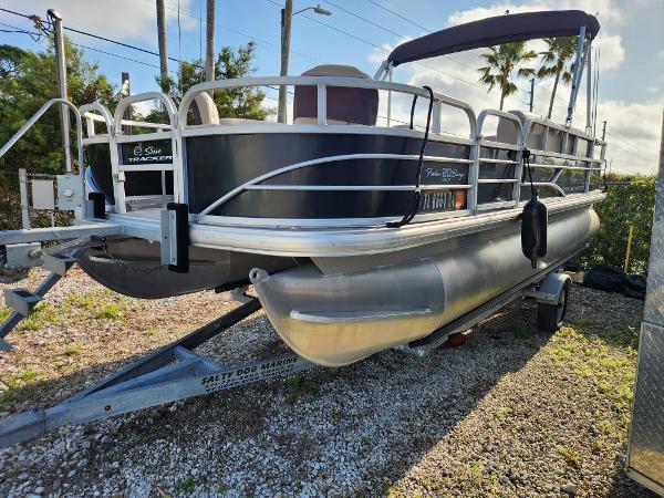 2017 Bass Tracker 20 DXL FISHING BARGE