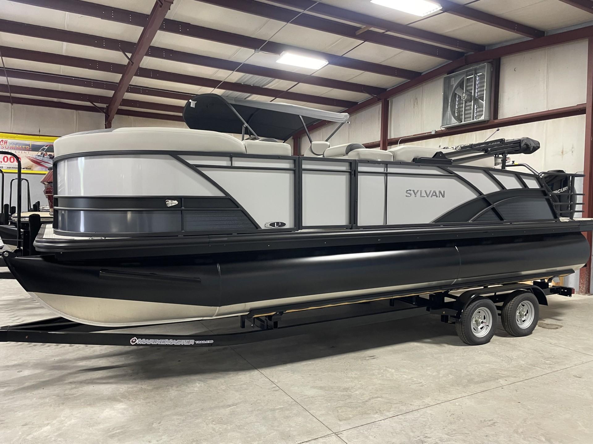 Sylvan L-3 DLZ BAR 2025 Sylvan L-3 DLZ BAR pontoon boat on trailer in warehouse setting.
