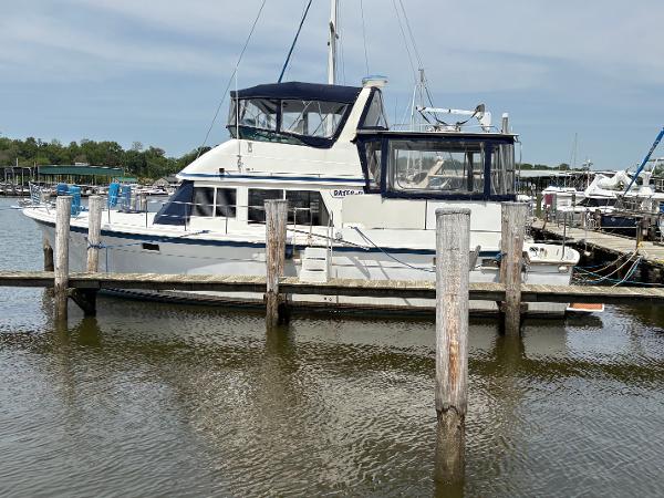 1981 Prairie Boat Works Cockpit Motor Yacht
