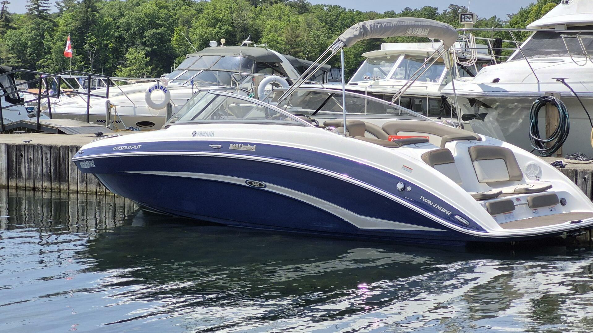 2012 Yamaha Boats 242 Limited