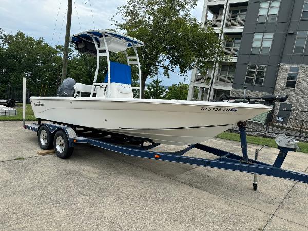 NauticStar 2110 Sport 2014 NauticStar 2110 Sport boat on trailer, parked near modern building.