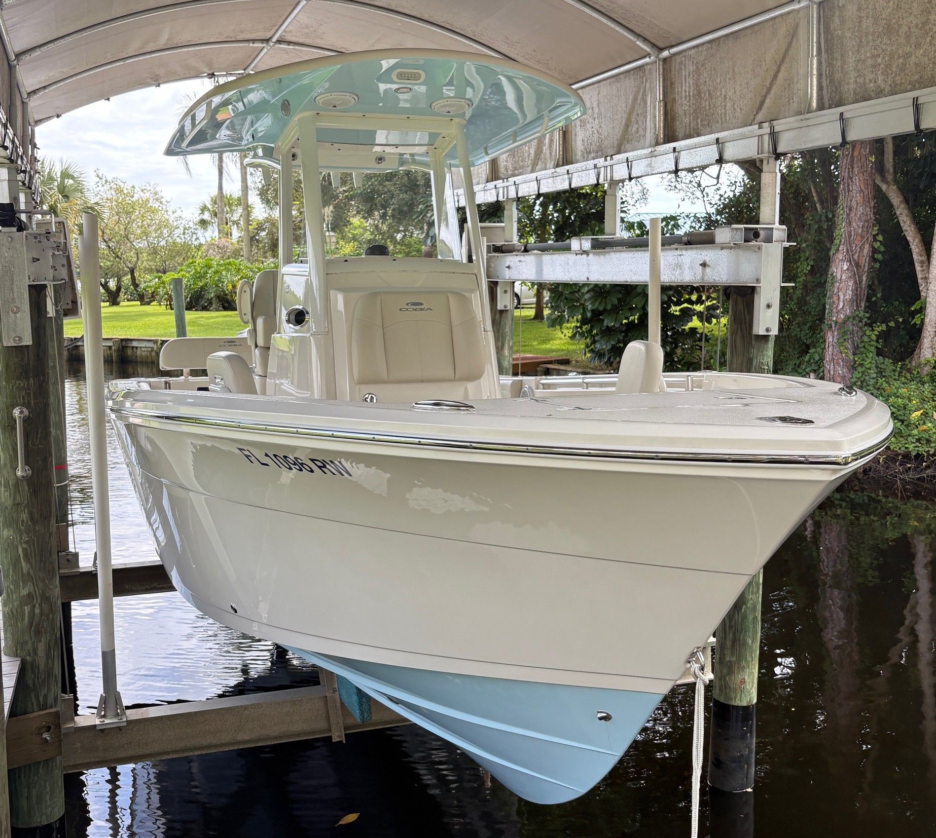 2019 Cobia 240 Center Console