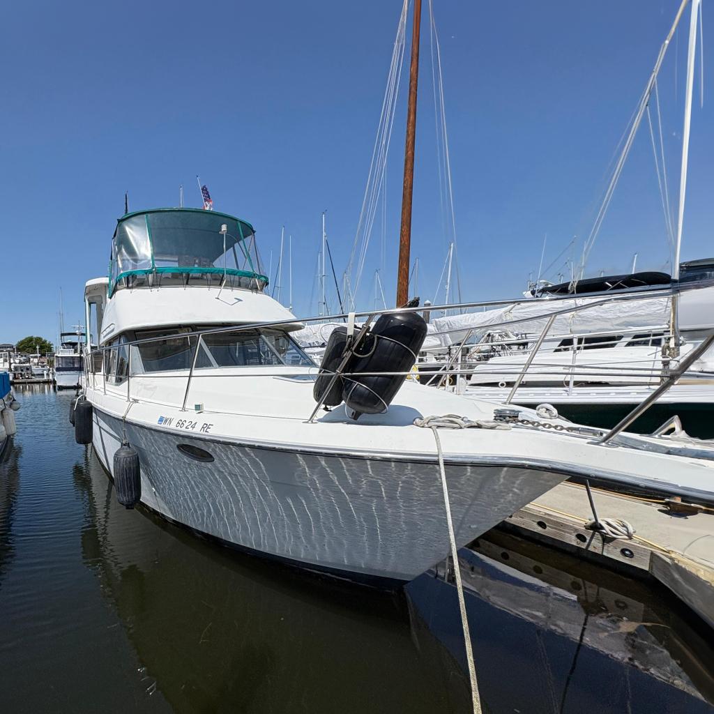 1995 Carver 355 Aft Cabin