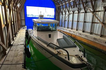 2022 Axopar 28 CABIN Aft Bench