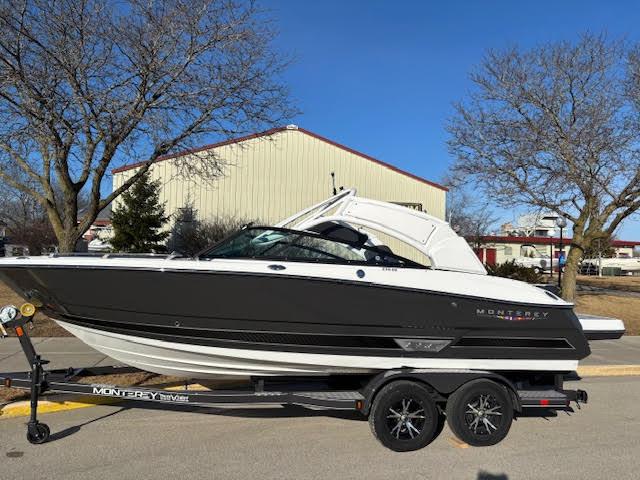 Monterey 238SS Luxury Bowrider