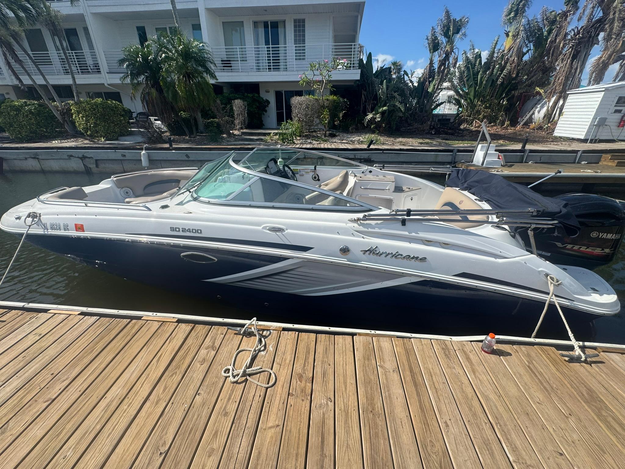 2017 Hurricane SunDeck 2400 OB