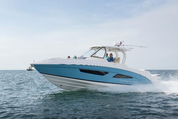 Regal 33 SAV 2025 Regal 33 SAV boat cruising on open water.