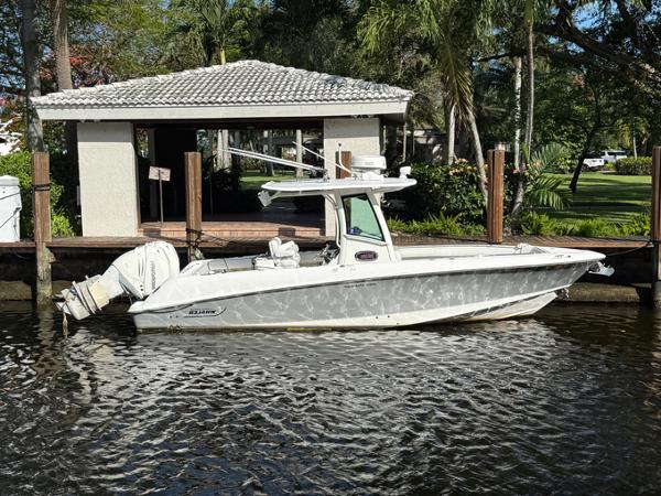 Boston Whaler 280 Outrage Profile