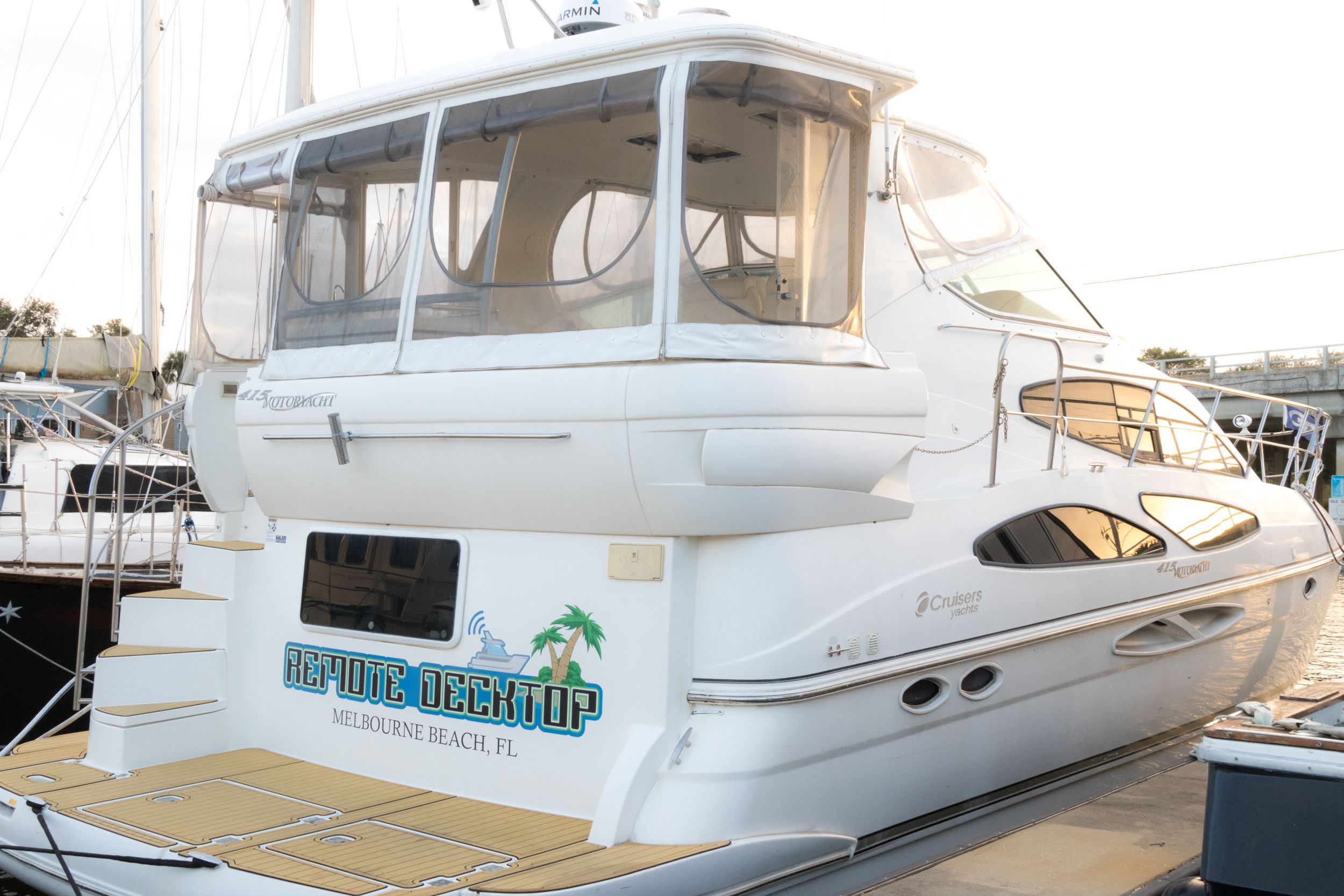 2006 Cruisers Yachts 415 Express Motoryacht