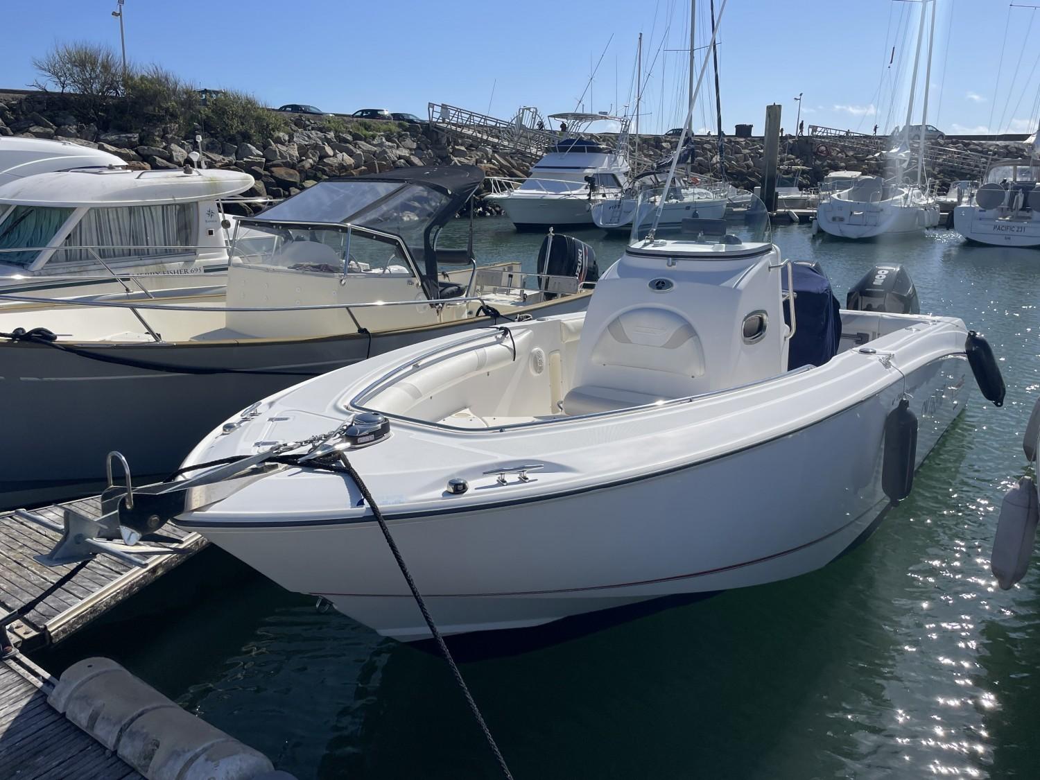 2008 Boston Whaler 240 Outrage