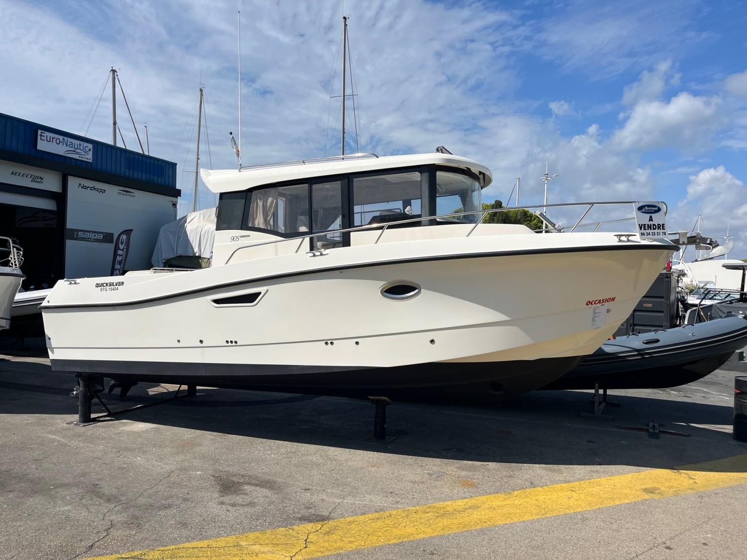 Quicksilver 905 Pilothouse