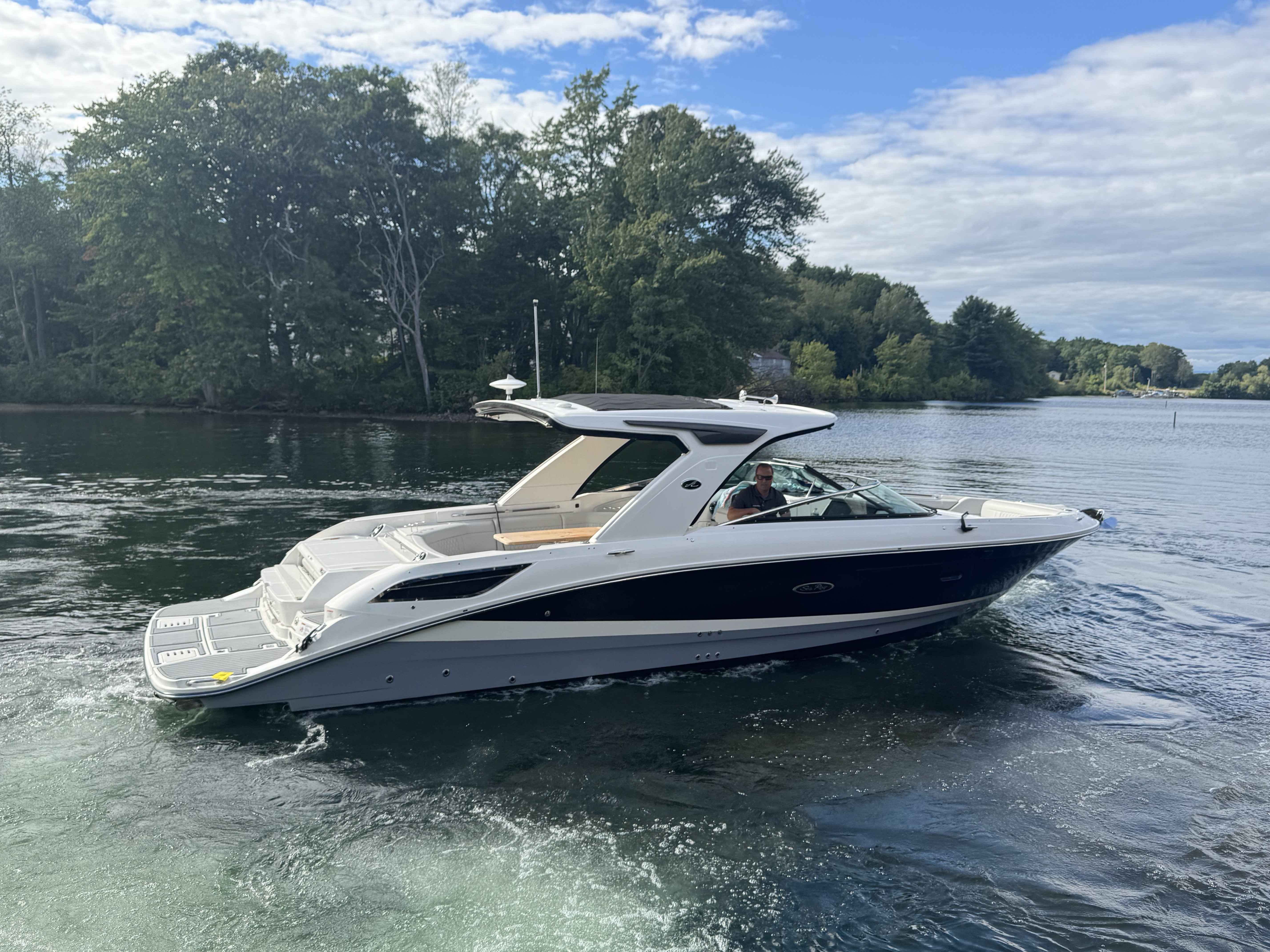 Sea Ray 350 SLX