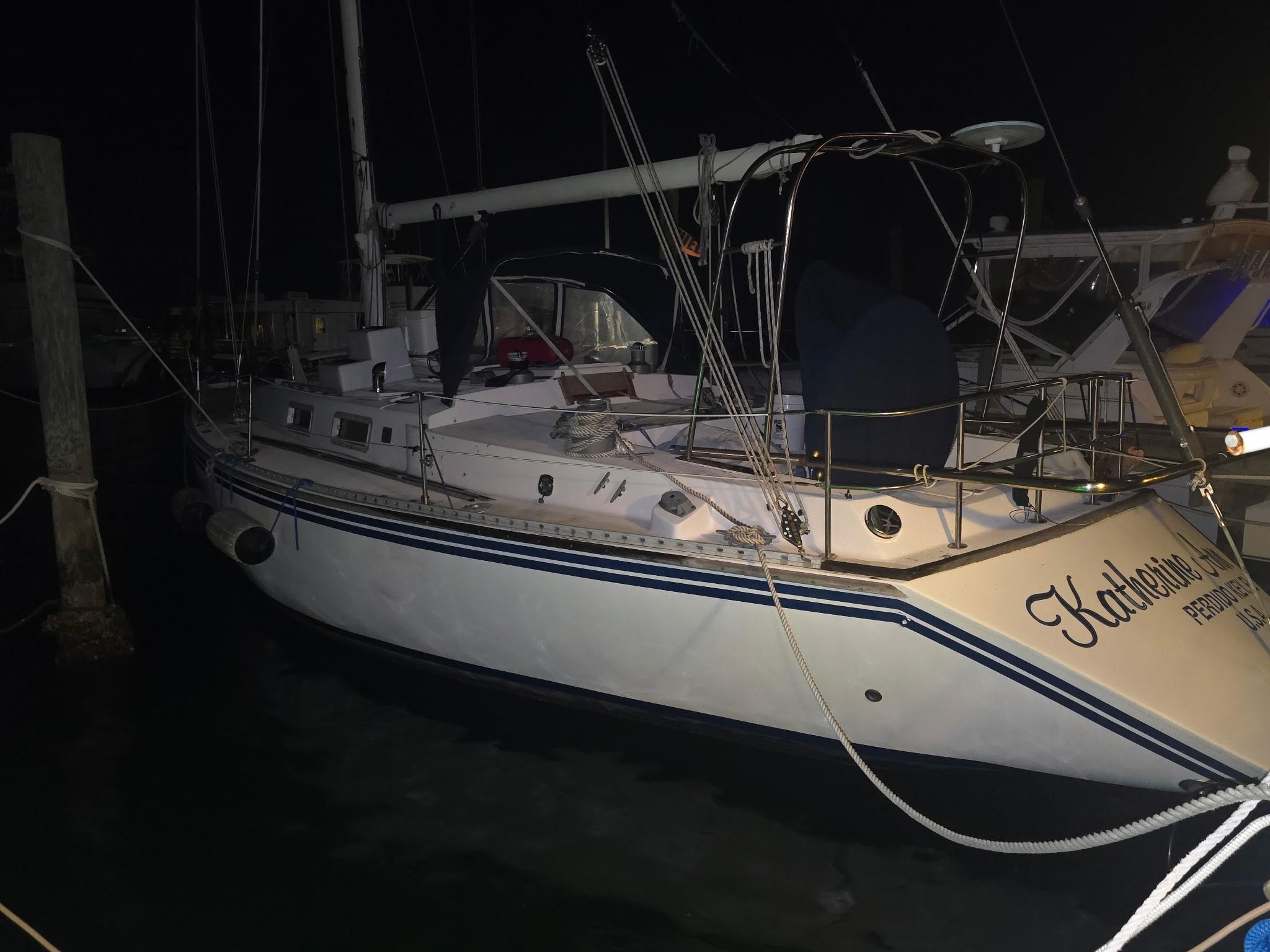 Morgan Merritt 1986 Morgan Merritt sailboat docked at night, featuring sleek design and nautical ropes.