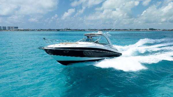 2015 Cruisers Yachts 350 Express