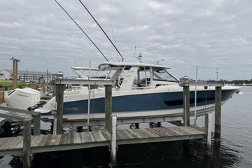 2025 Boston Whaler 420 Outrage