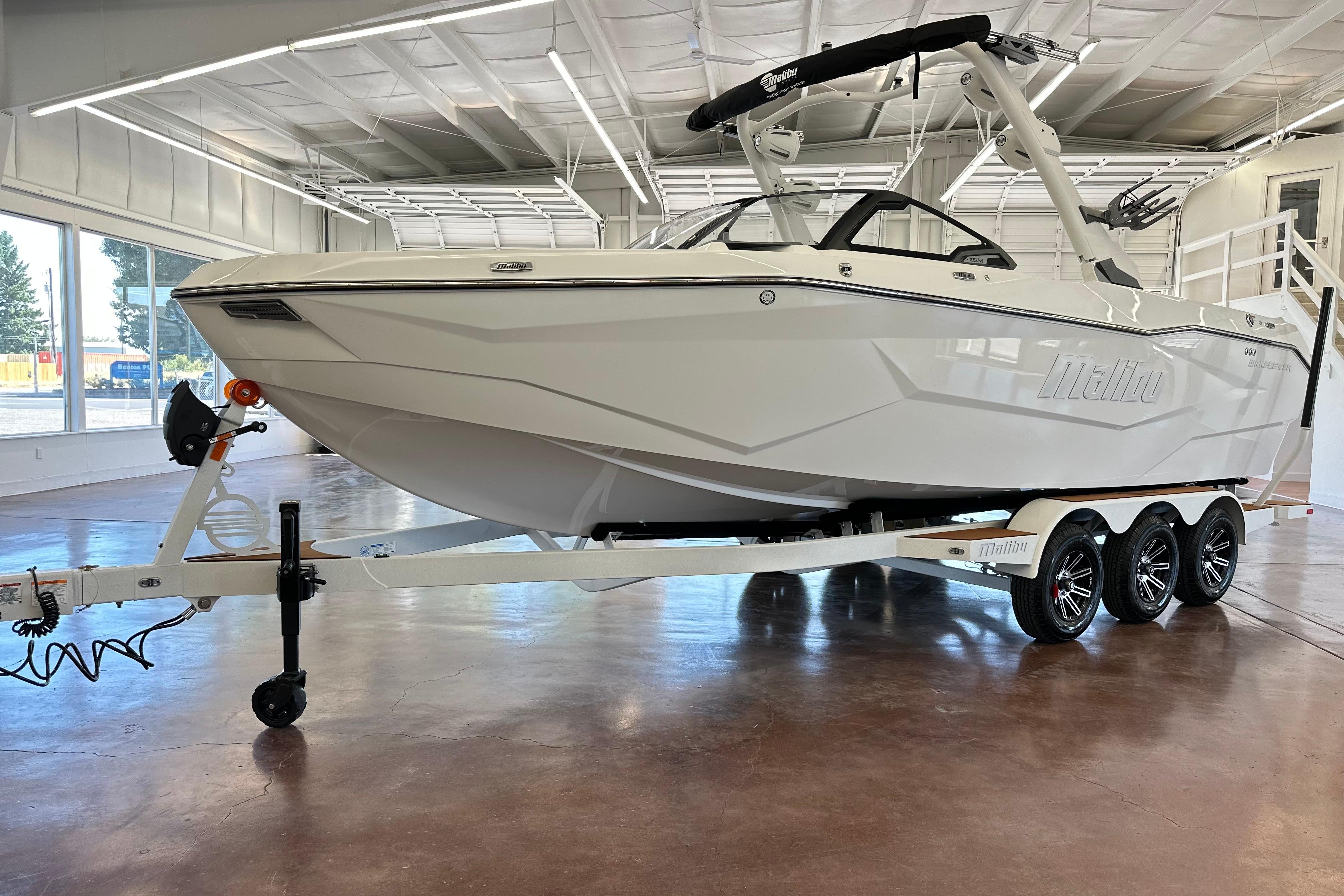 2026 Malibu Wakesetter 25 LSV