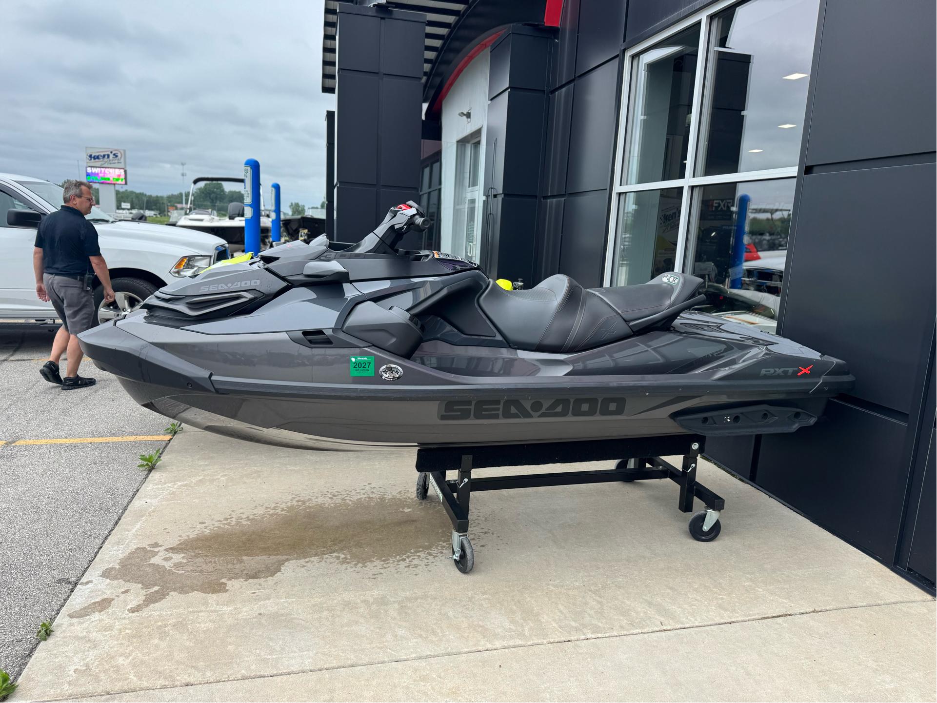 在庫処分　残り5個　 新品 RXT300 リアルカーボン　アイライン RXTX300 SEADOO BRP 未塗装品 Black -X 300 Rxt For Sale - Sea-Doo Personal Watercraft