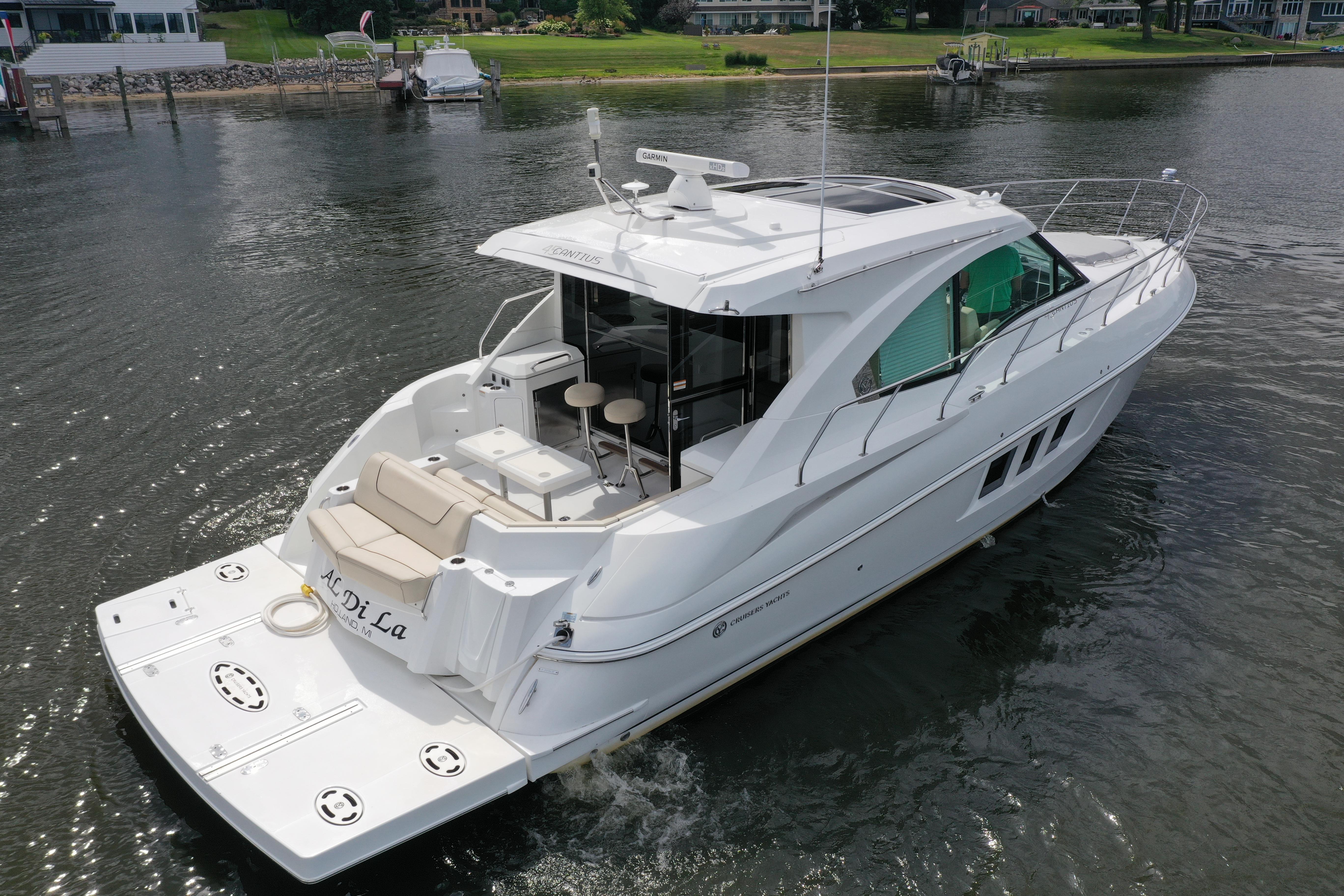 2017 Cruisers Yachts 45 Cantius