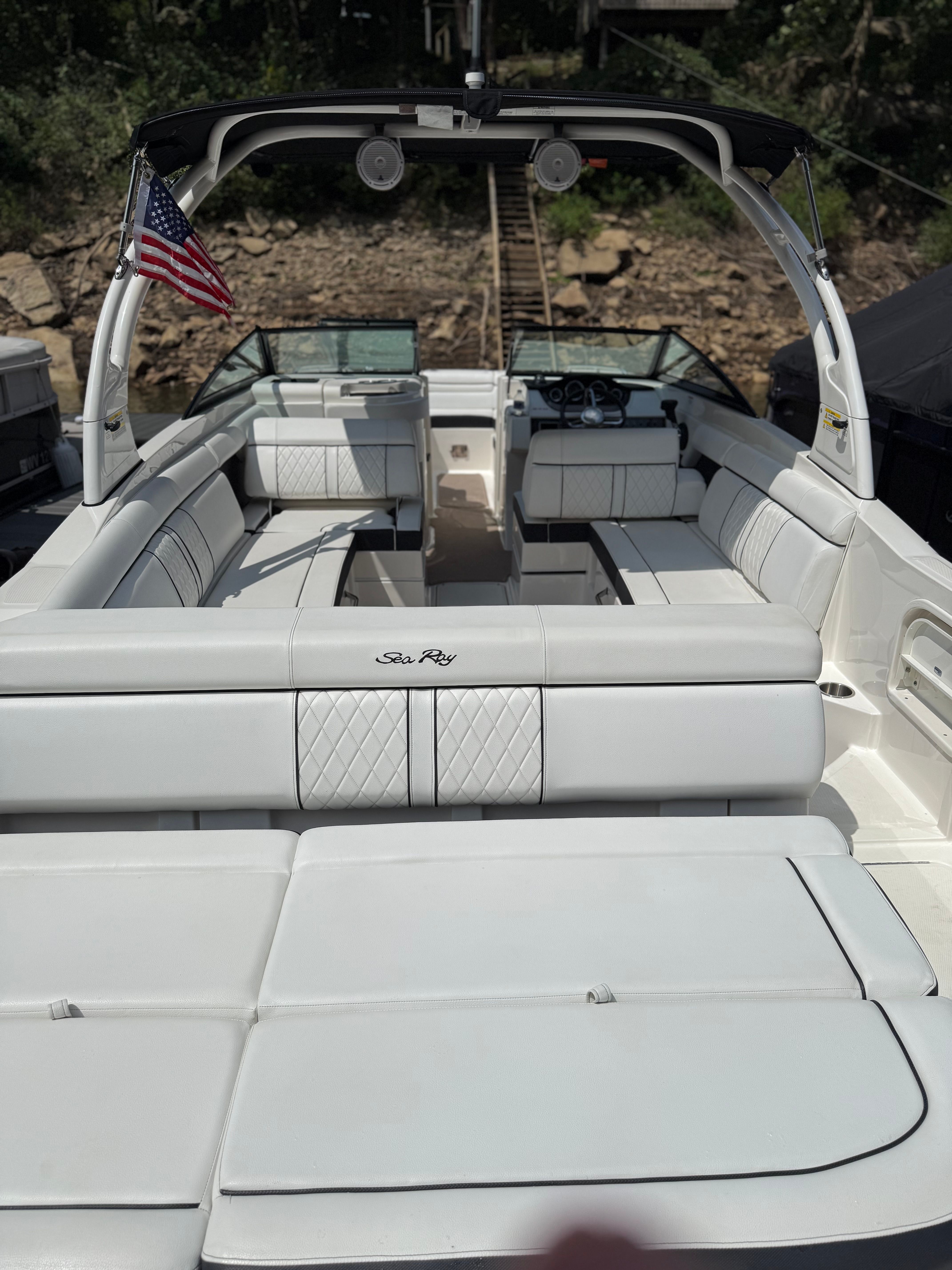 2015 Sea Ray 270 Sundeck