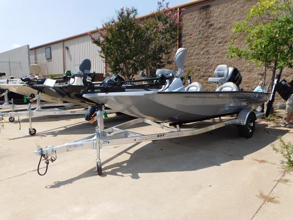 2025 Xpress H17C Crappie Series