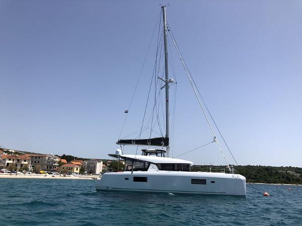 Lagoon 42