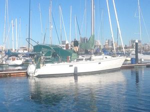 Catalina 42 MkII Sailboat Catalina 42 MkII 1999 docked in a marina with clear blue skies.