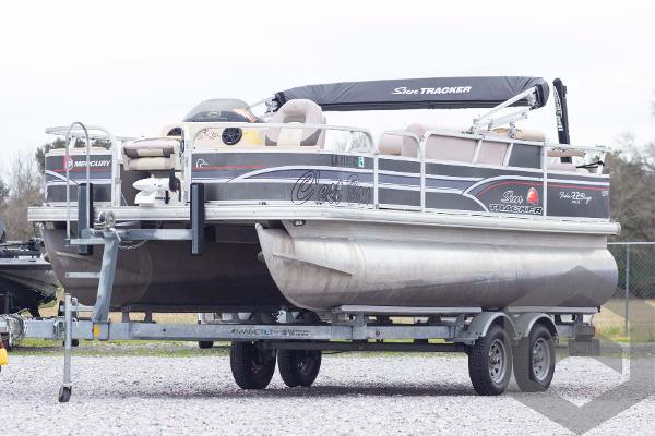 2015 Sun Tracker Fishin' Barge 22 DLX