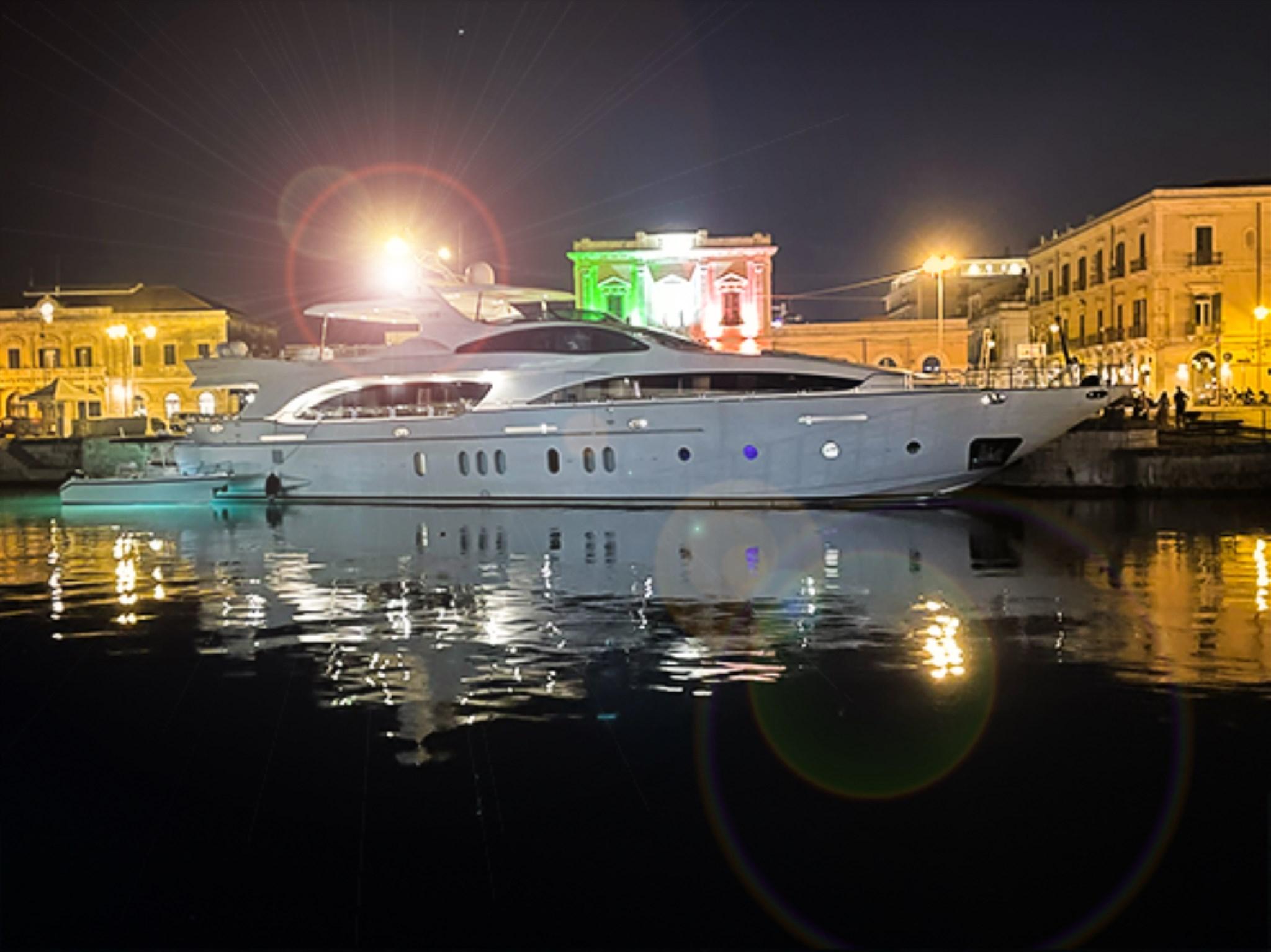 2006 Azimut 116