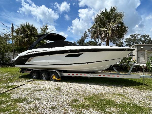 2017 Cruisers Yachts 338 Sport Series
