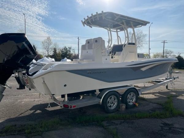 Ranger 2600 Bay 2024 Ranger 2600 Bay boat on a trailer, side view.