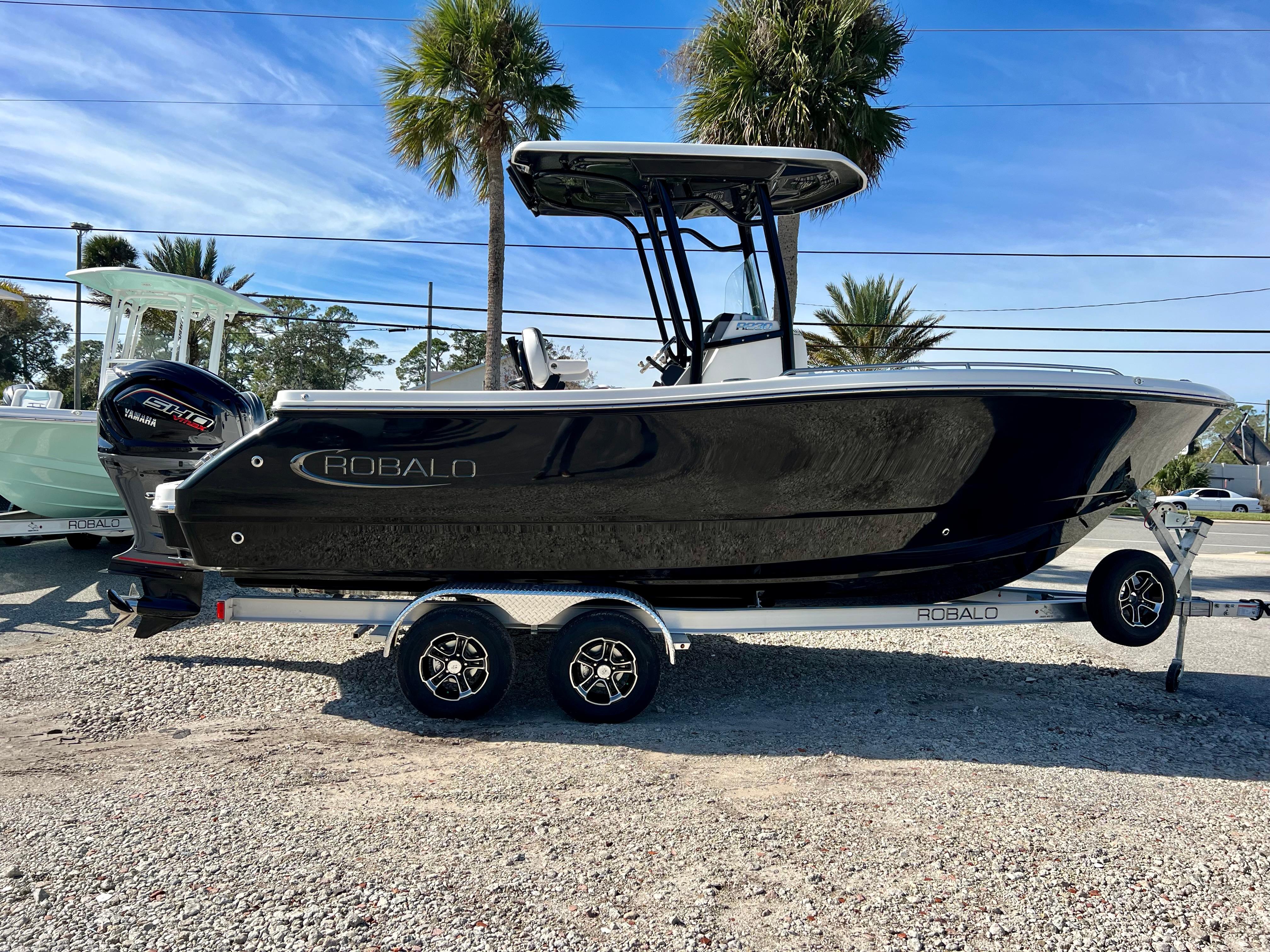 2024 Robalo R230 Center Console