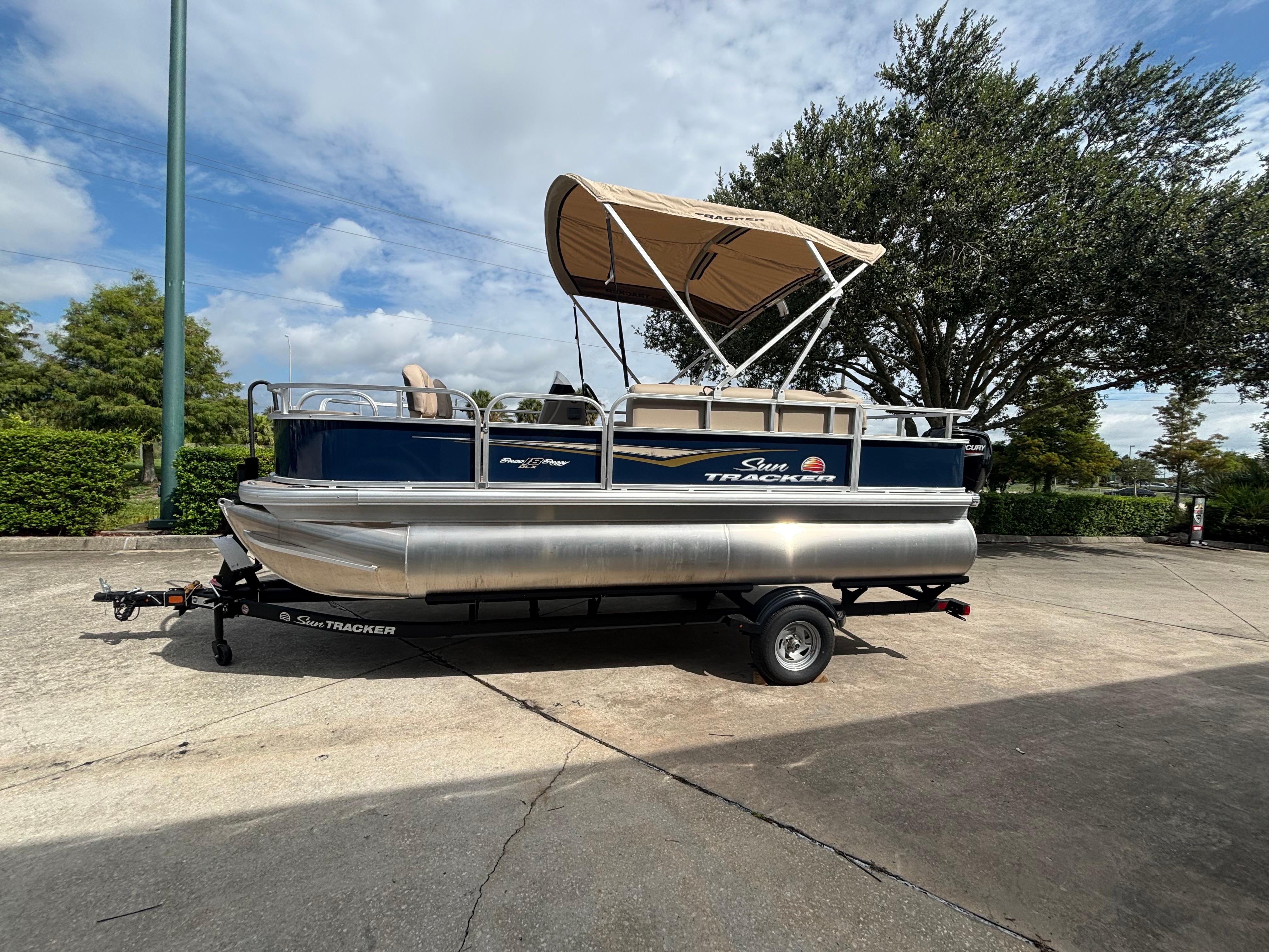2025 Sun Tracker Bass Buggy 18 DLX