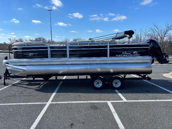 2025 Sun Tracker SportFish 22 DLX