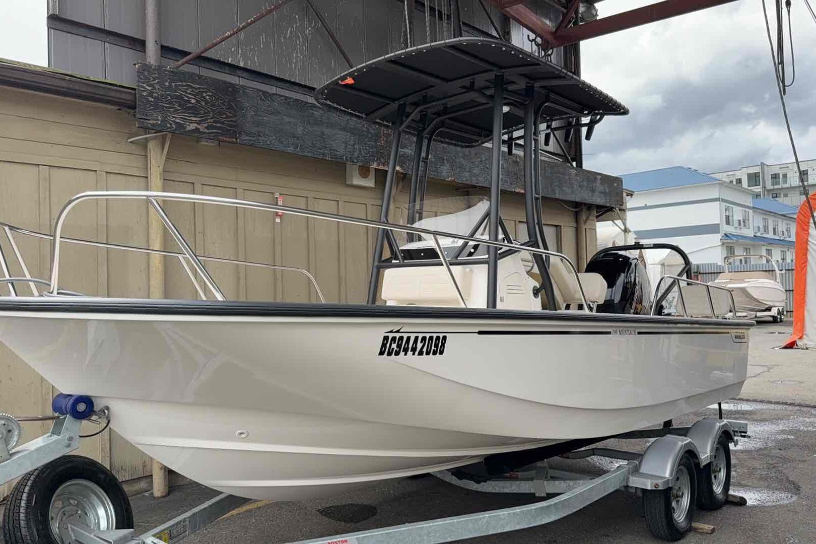 2025 Boston Whaler 190 Montauk