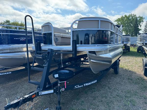 2025 Sun Tracker Party Barge 16 DLX