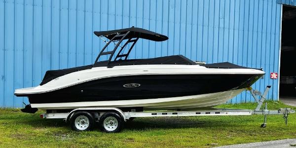 2024 Sea Ray 230 SPX