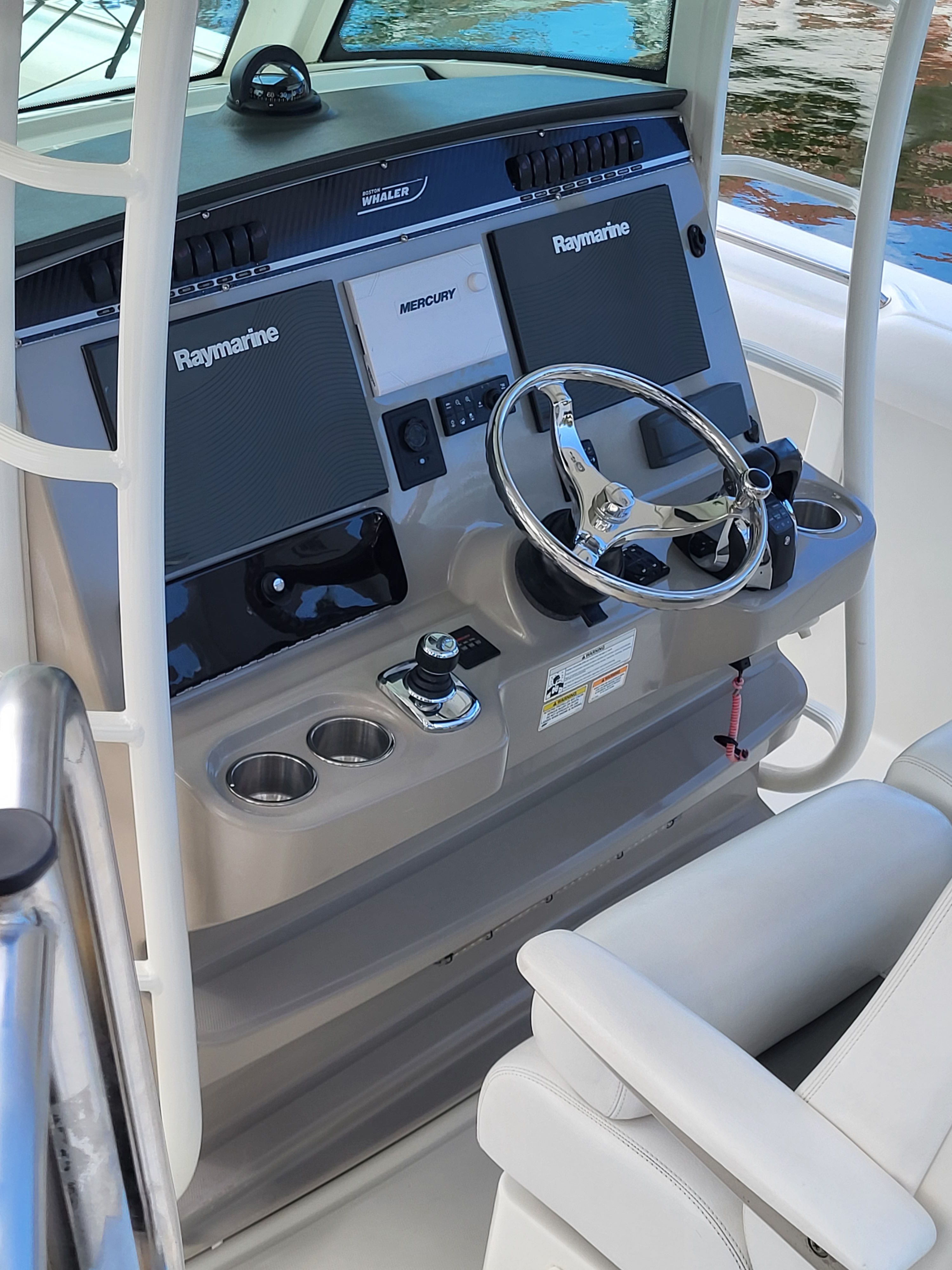 2015 Boston Whaler 350 Outrage