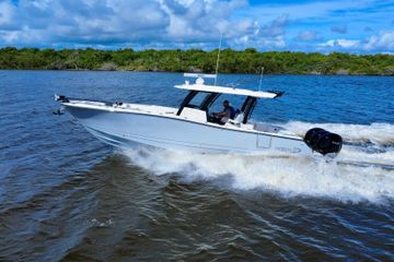 2022 Robalo R360 Center Console