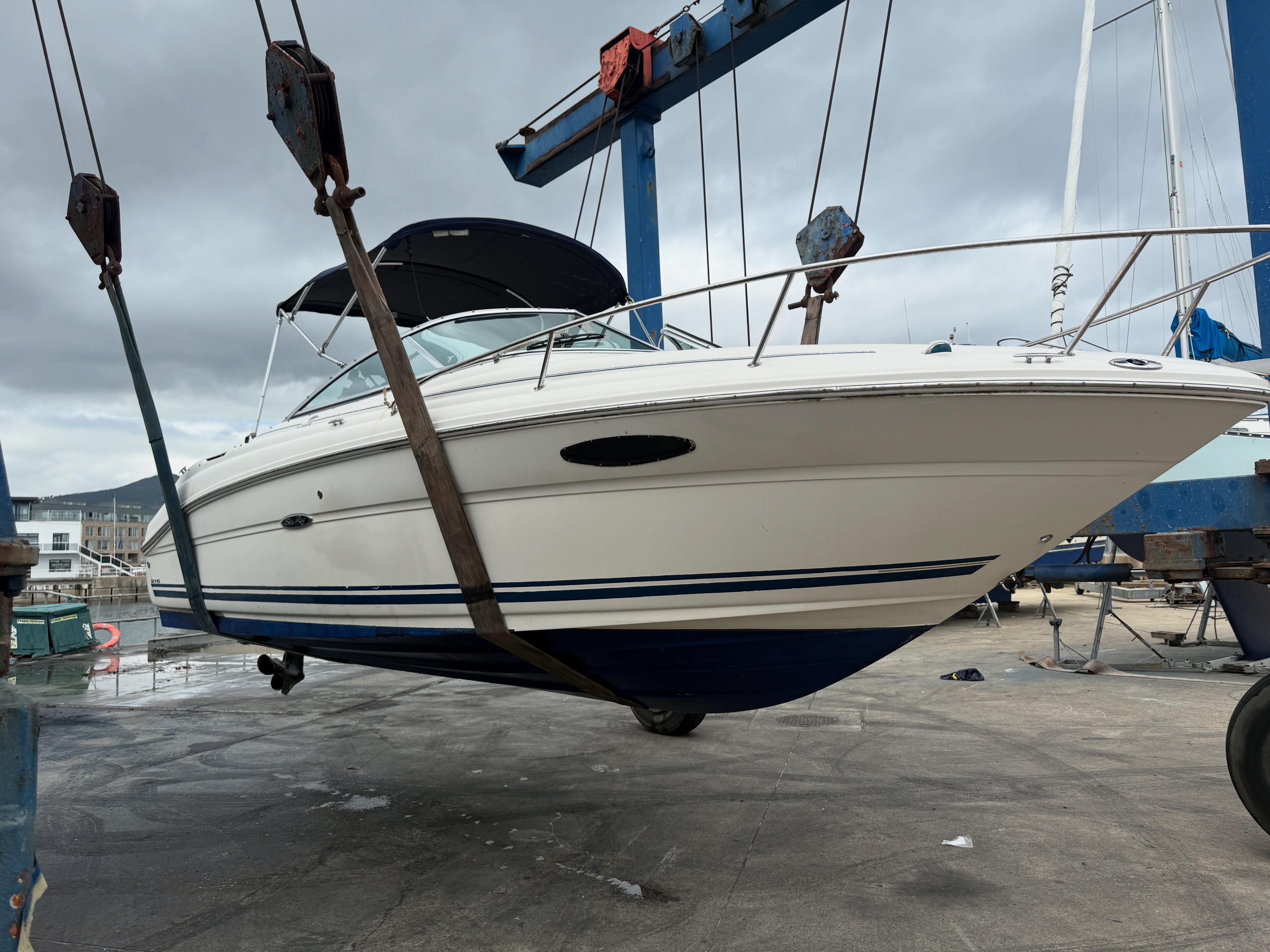 2005 Sea Ray 215 Weekender