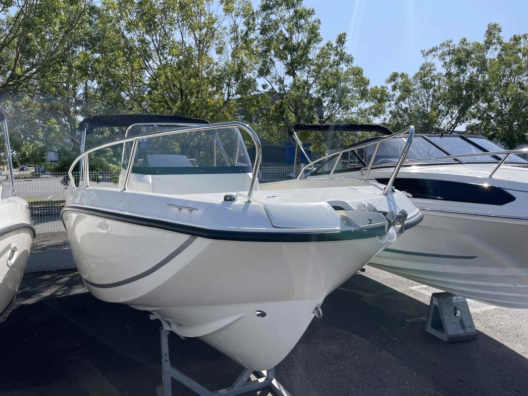 Quicksilver Activ 675 Open