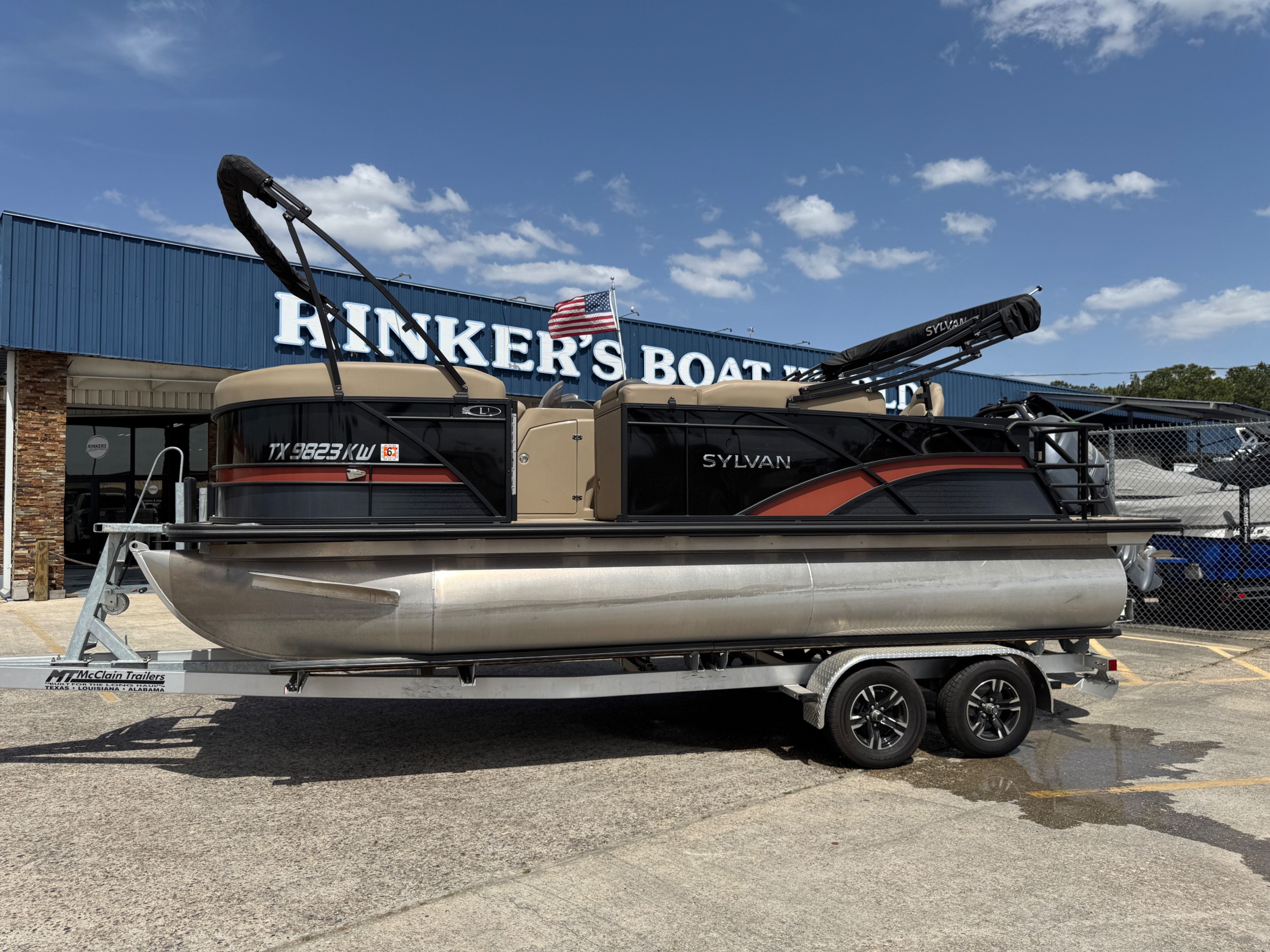 2023 Sylvan L-1 Party Fish