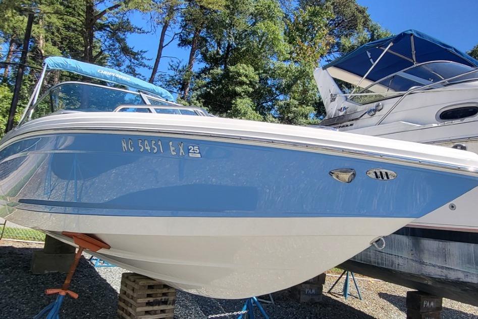 2022 Chaparral 23 SSi
