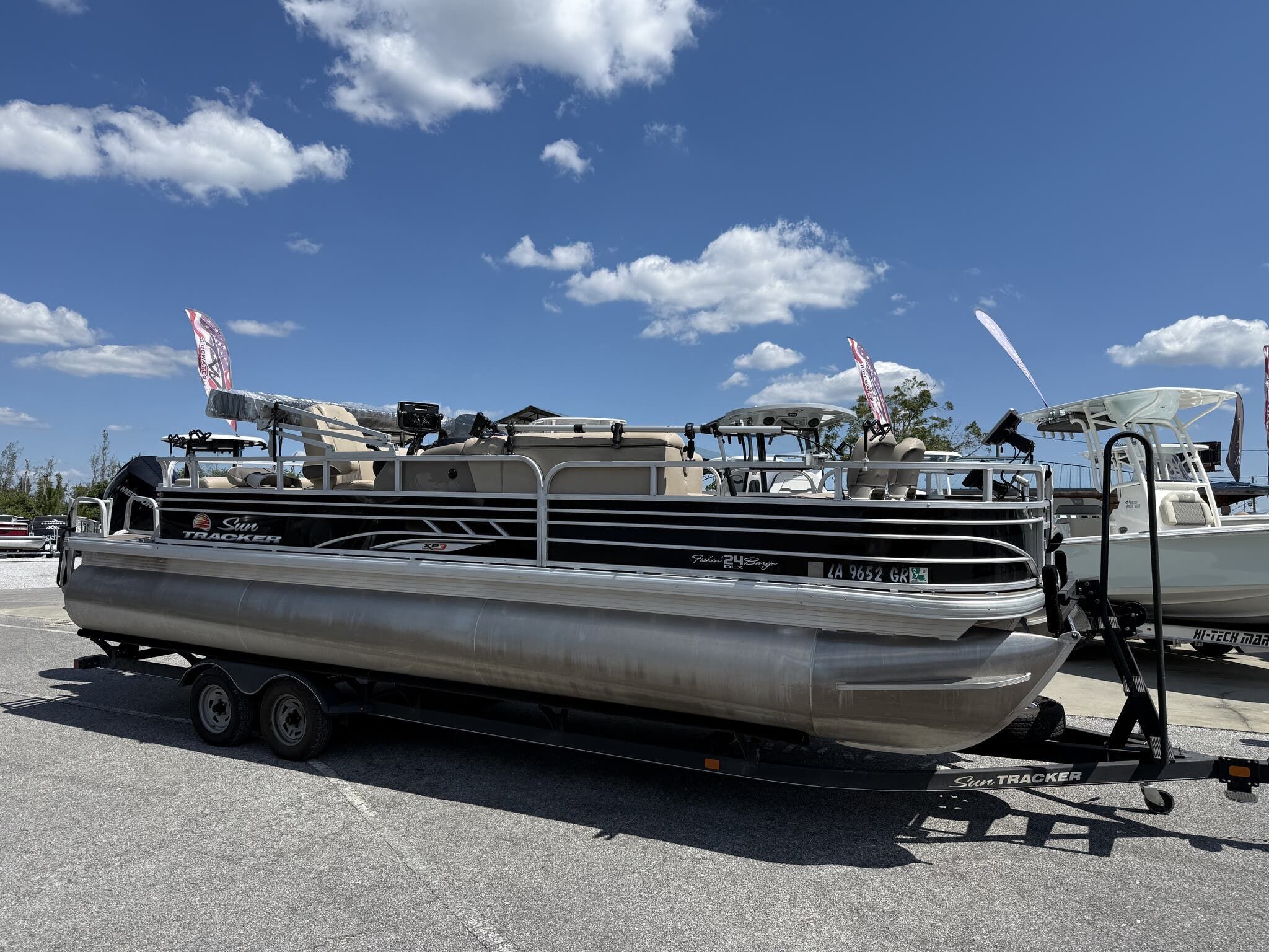 2021 Sun Tracker Party Barge 24 DLX loaded with Electronics