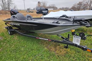 Tracker Pro Team 190 TX 2024 Tracker Pro Team 190 TX fishing boat on trailer, parked on grass.