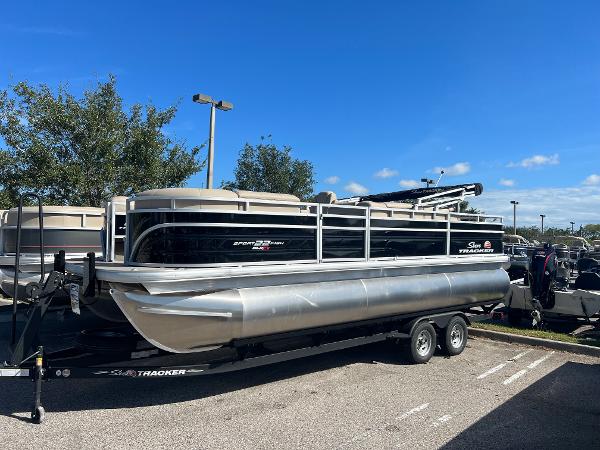 Sun Tracker SportFish 22 XP3 2024 Sun Tracker SportFish 22 XP3 pontoon boat on trailer.