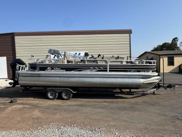 2021 Sun Tracker Party Barge 24 DLX