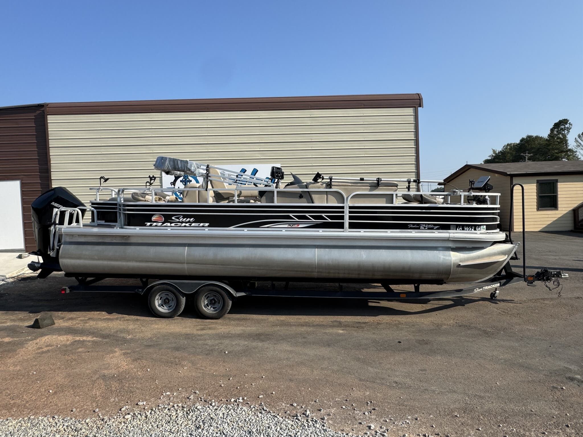 2021 Sun Tracker Party Barge 24 DLX loaded with Electronics