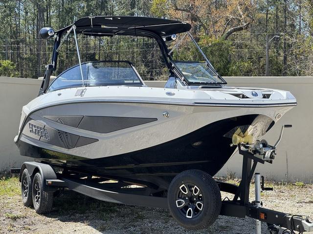 2025 Scarab 255 LX Wake