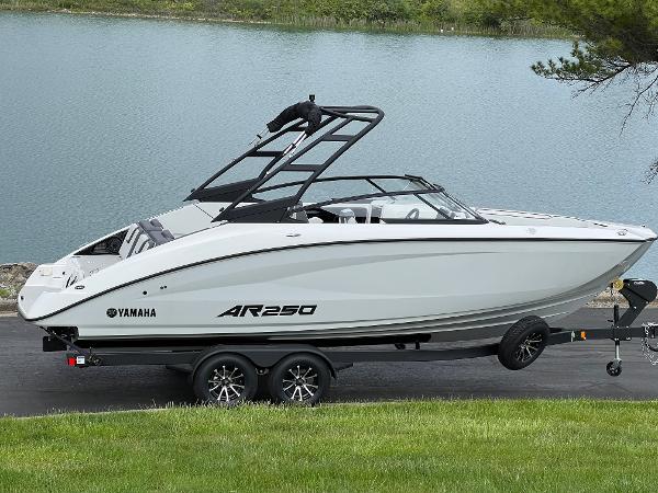 2025 Yamaha Boats AR250