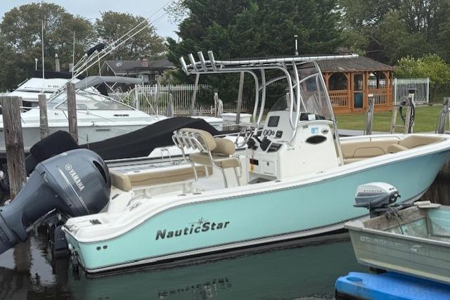 2018 NauticStar 22 XS Offshore